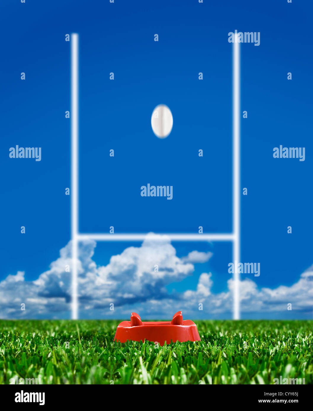 Rugby-Ball gekickt, die Beiträge auf ein Rugby-Feld zeigt Bewegung Stockfoto