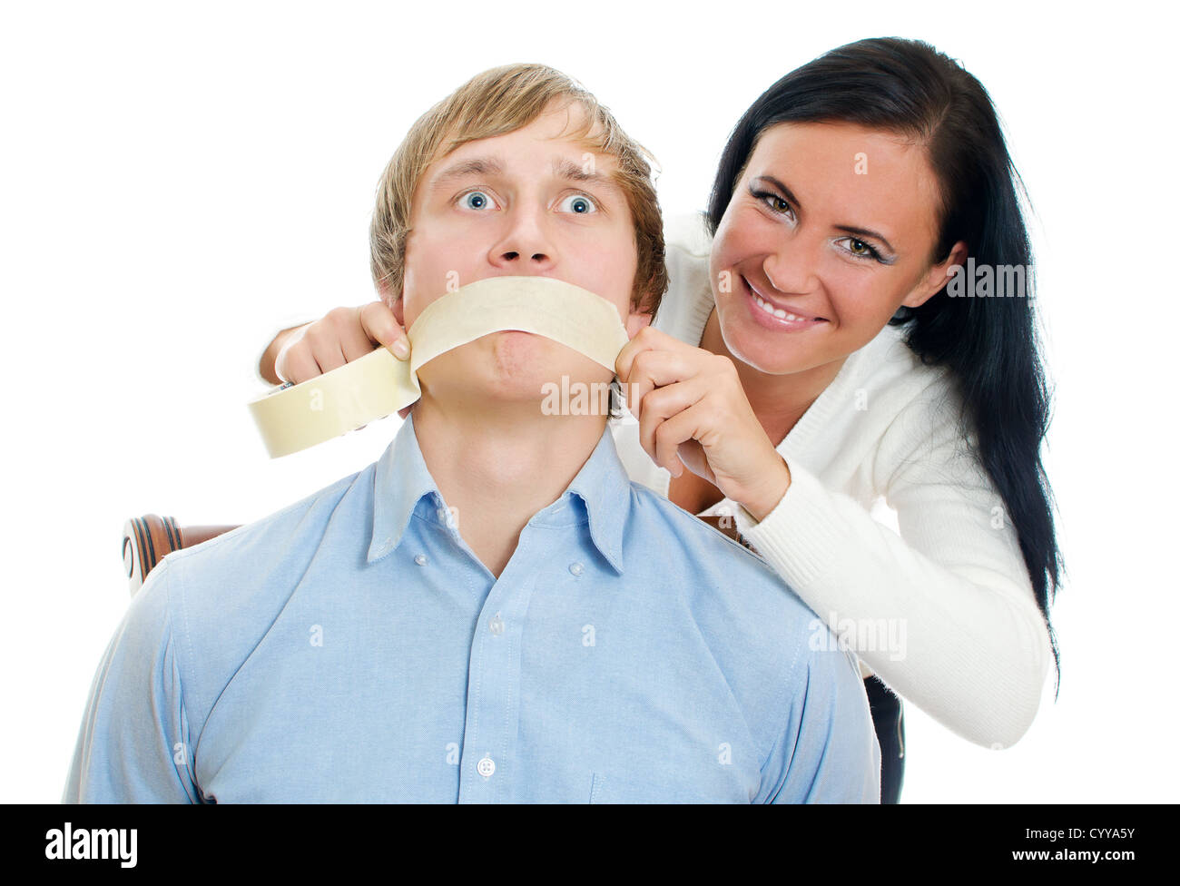 Frau Anwendung Tape am Mund des Mannes. Isoliert auf weiss Stockfotografie  - Alamy