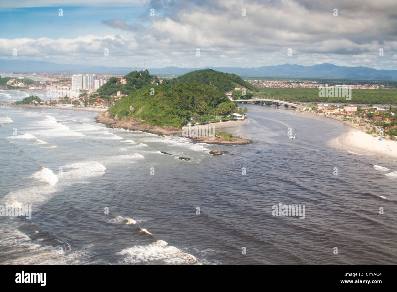 Luftbilder aus dem Itanhahem, Strand Details, South Shore von São Paulo Zustand, Brasilien. Stockfoto