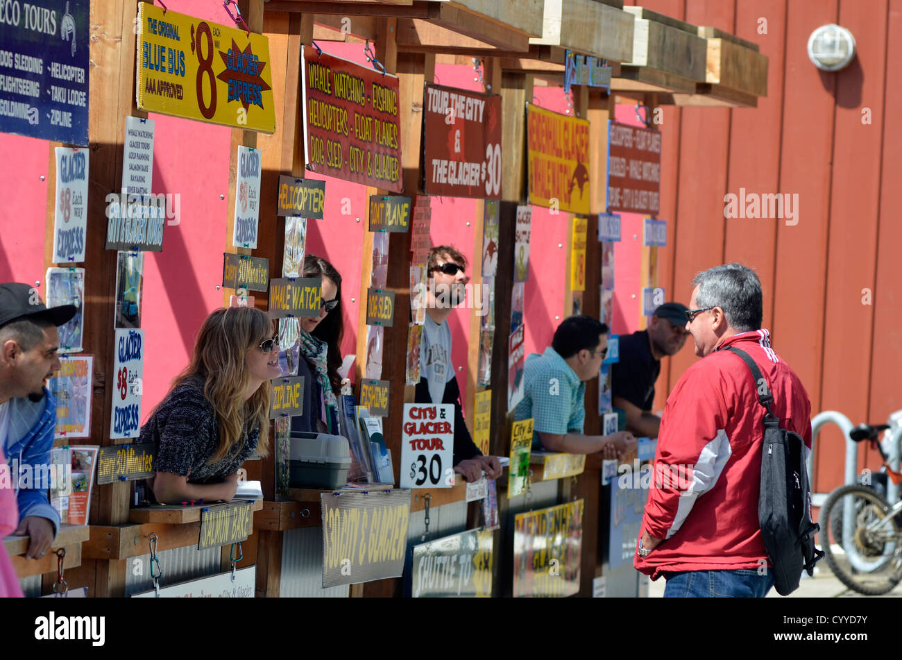Hawking Touren zu einem touristischen von einer Kreuzfahrt Schiff in Juneau, Alaska. Stockfoto