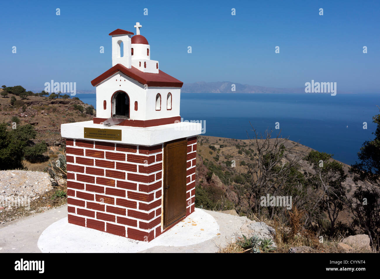 Am Straßenrand Glanz in Form von Kirche, Nyseros, Griechenland Stockfoto