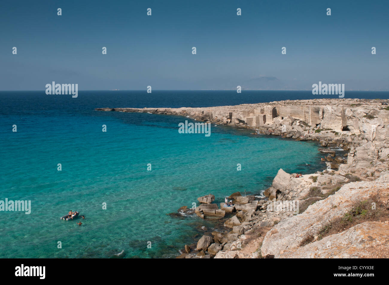 Insel Favignana. Ägadischen. Das Dorf und der Küste. Stockfoto