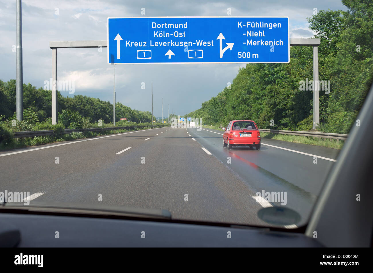 Fahren nördlich auf der Autobahn A1, Leverkusen, Deutschland. Stockfoto
