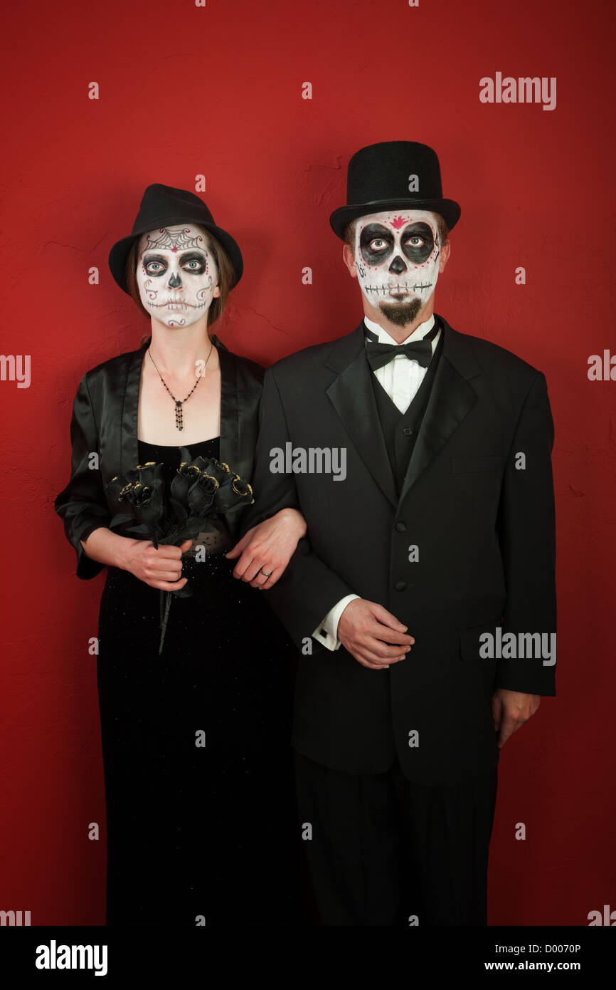 Ein edel paar mit freaky Make up für Halloween oder Allerseelen  Stockfotografie - Alamy