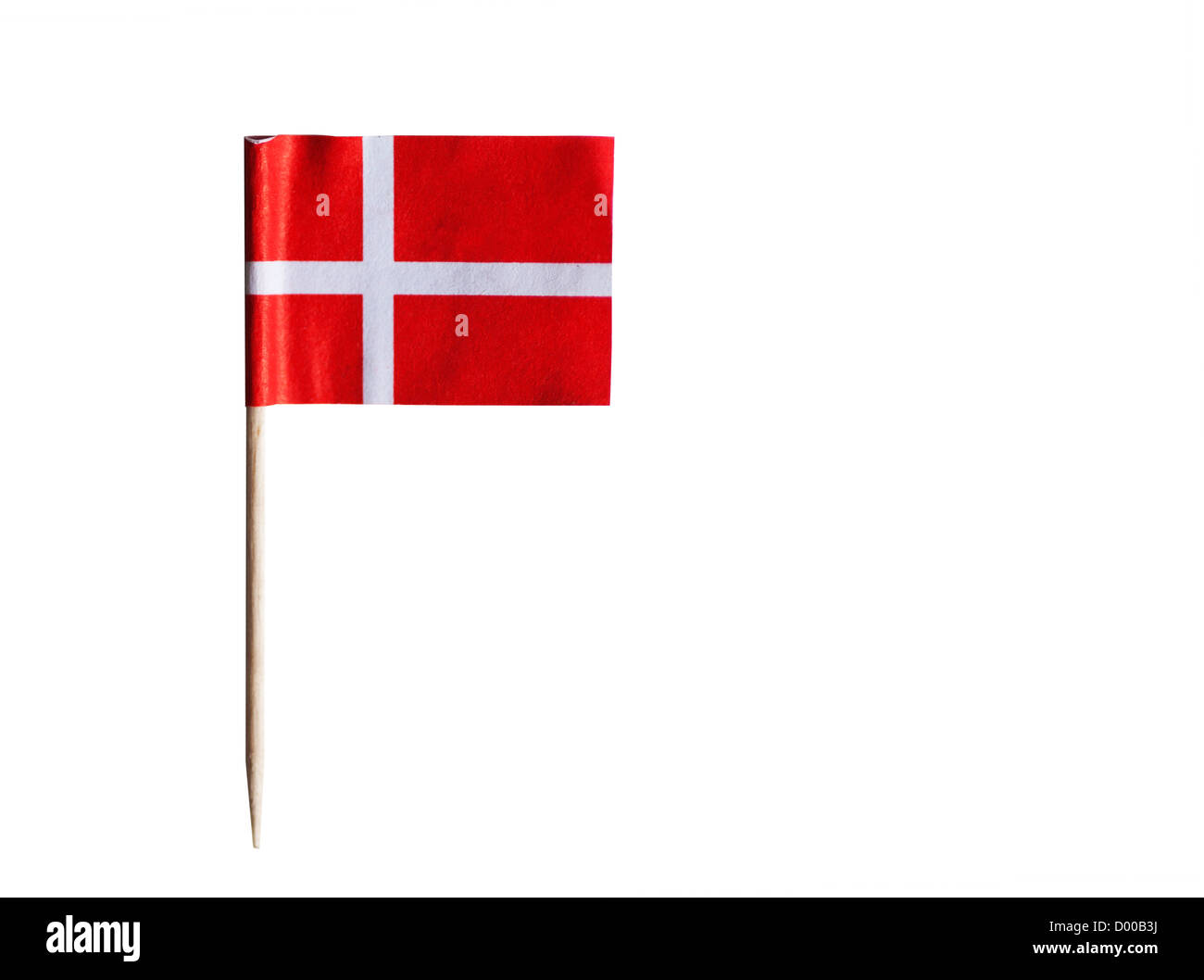 Dänische Flagge in Zahnstocher vor weißem Hintergrund Stockfoto