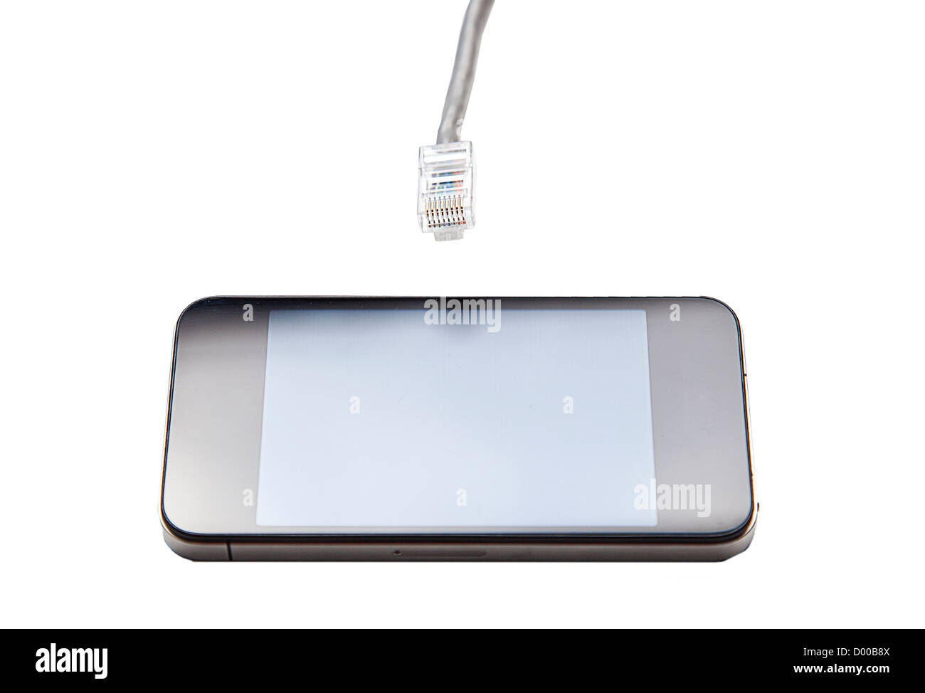 Smartphone mit Daten Kabelstecker vor weißem Hintergrund Stockfoto