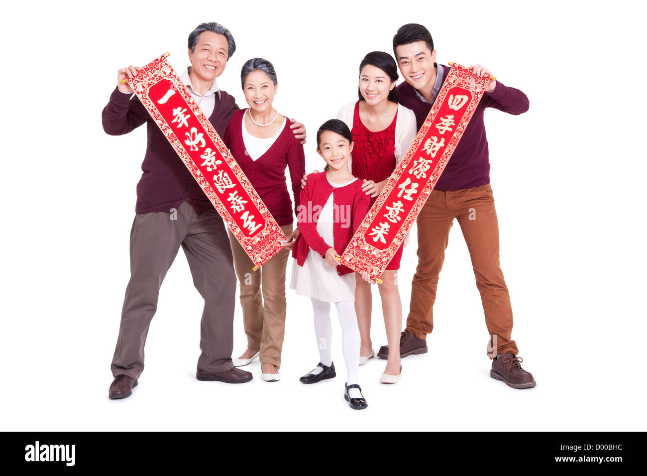 Glückliche Familie mit Chinese New Year couplets Stockfoto