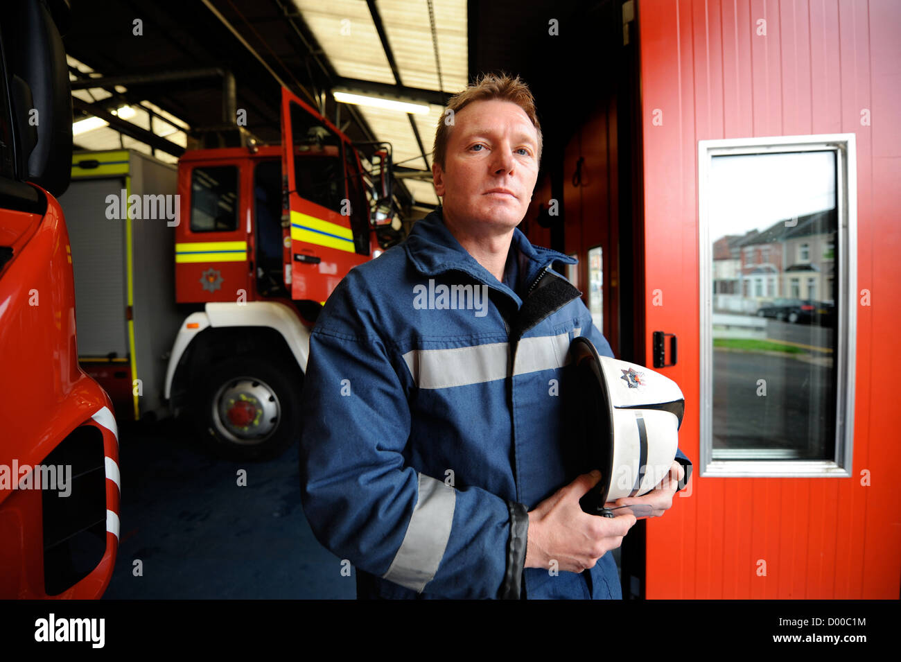 Re Feuerwehrmann weiße Uhr in Pontypridd Feuerwache in S Wales - watch Manager Tony Green Stockfoto
