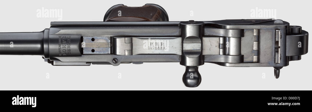 Eine Borchardt C 93, Loewe Herstellung, in seinem Fall, um 1895, Kal. 7.65 Borchardt, Nr. 900. Übereinstimmende Nummern. Spiegelartige Bohrung, Zylinderlänge 190 mm. Acht Aufnahmen. Krone mit Proof-Zeichen/'BUG'. Auf das hintere Schaublatt geschraubt. Vorderansicht mit fixierten Dreiecken. Empfänger mit der Aufschrift „WAFFENFABRIK / LOEWE / BERLIN“, rechts am Gabelgehäuse „SYSTEM BORCHARDT. PATENT.“ Komplett gebürstet Bluing. Kleinteile blau, s historisch, historisch, 19. Jahrhundert, zivile Handfeuerwaffen, Handfeuerwaffen, Waffen, Waffen, Waffen, Waffen, Waffen, Waffen, Objekt, Objekt, Objekt, Objekt, zusätzliche-Rechte-Clearences-nicht verfügbar Stockfoto