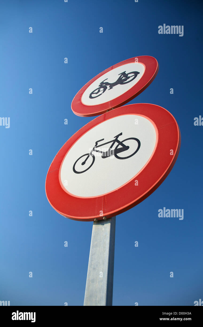 Gruppe von Autobahn verbieten Signale in Spanien Stockfoto