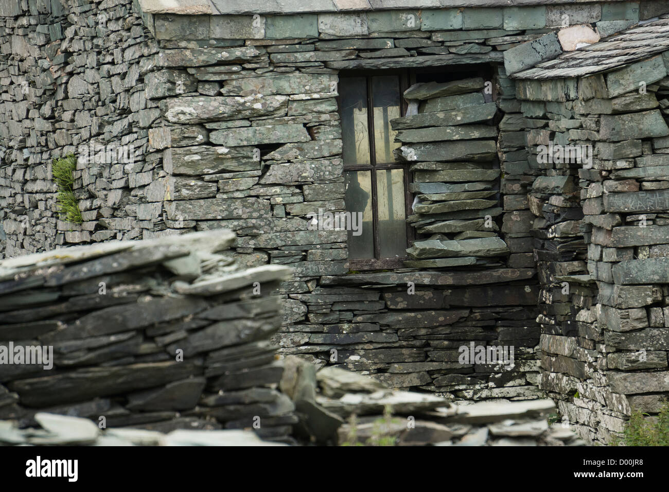 Die Reste einer alten Schiefer Honister Slate Mine im Lake District, England nach Hause. Stockfoto