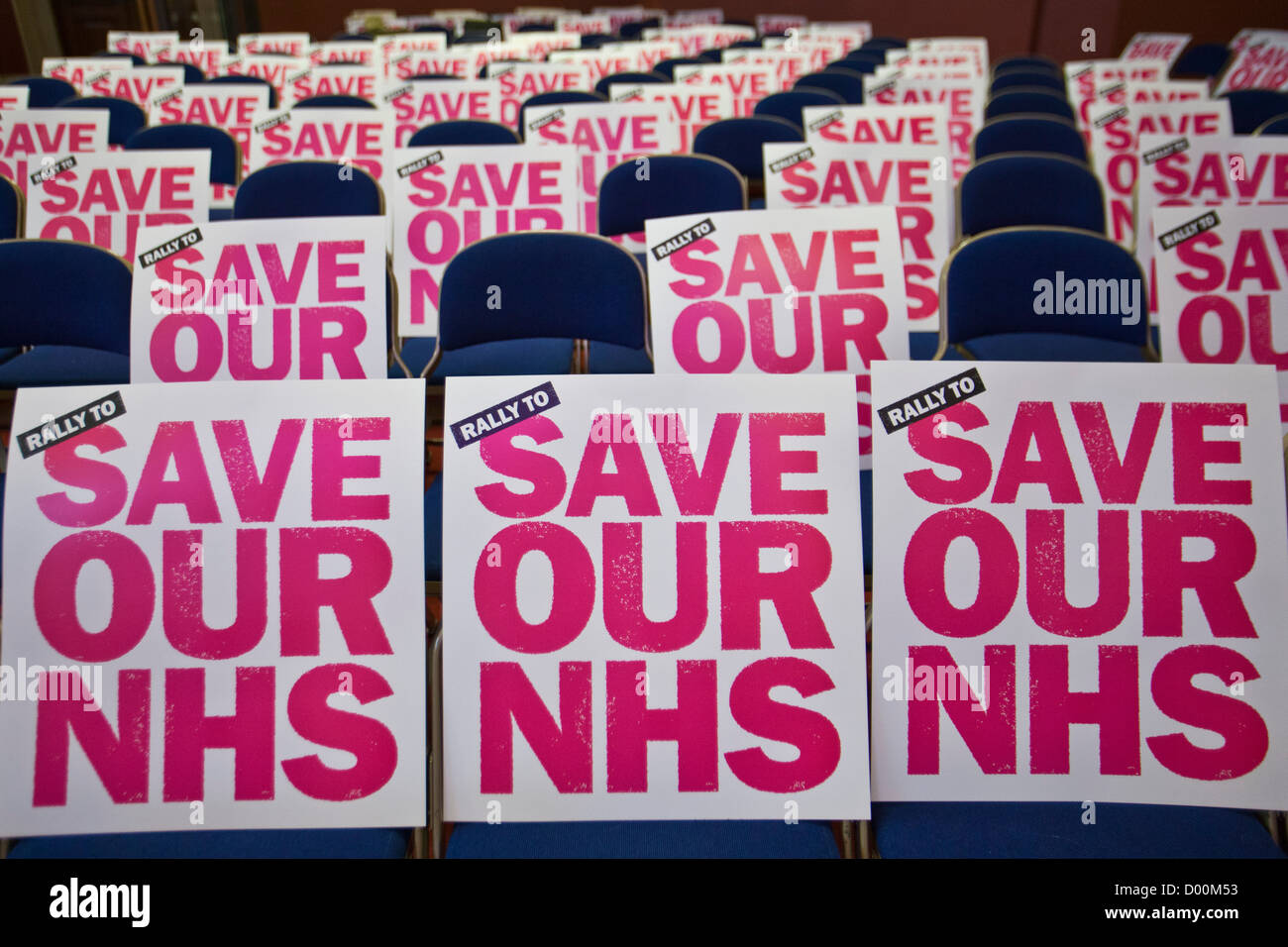 "Save Our NHS" Rallye durch die TUC gegen der Regierung umstritten gesundheitlichen und sozialen Betreuung Rechnung. Westminster Central Hall. Stockfoto