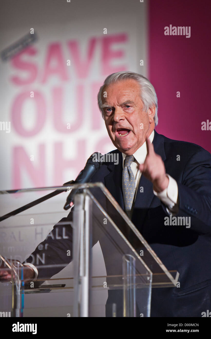 'Save Our NHS' Rallye organisiert von der TUC gegen die Regierung umstritten Gesundheit und soziale Betreuung Rechnung. Lord David Owen. Stockfoto