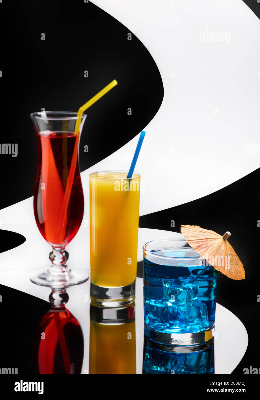 Drei Cocktails auf konzeptioneller Hintergrund Stockfoto