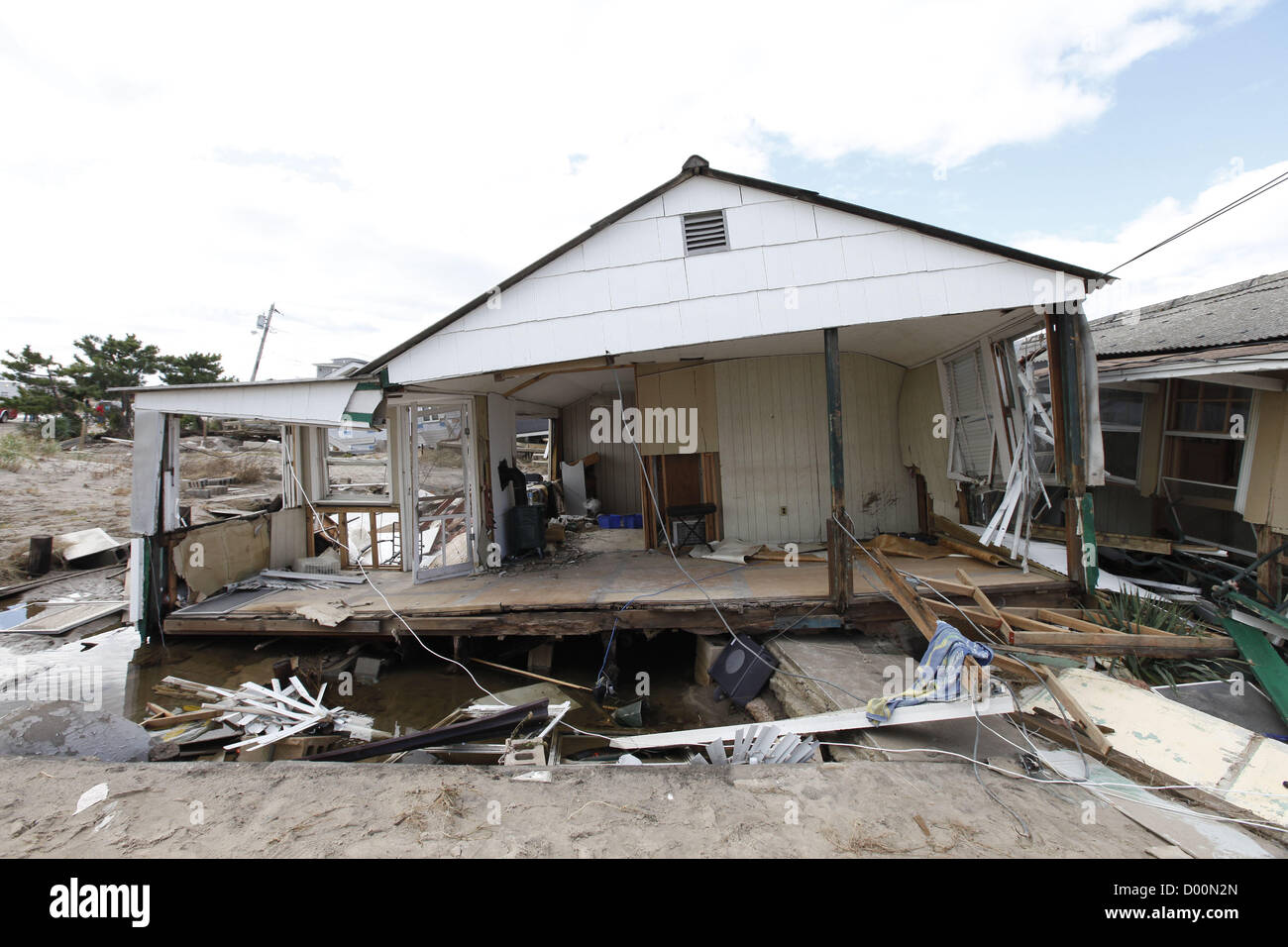3. November 2012 - Queens, New York, USA - Schäden durch Hurrikan Sandy, Breezy Punkt schlagen Queens, NY, fünf Tage nach dem Hurrikan... Breezy Point ist direkt am Strand befindet sich am westlichen Ende der Halbinsel Rockaway, zwischen Rockaway Inlet und Jamaica Bay auf der Landseite und den Atlantischen Ozean. (Kredit-Bild: © Engel Chevrestt/ZUMAPRESS.com) Stockfoto