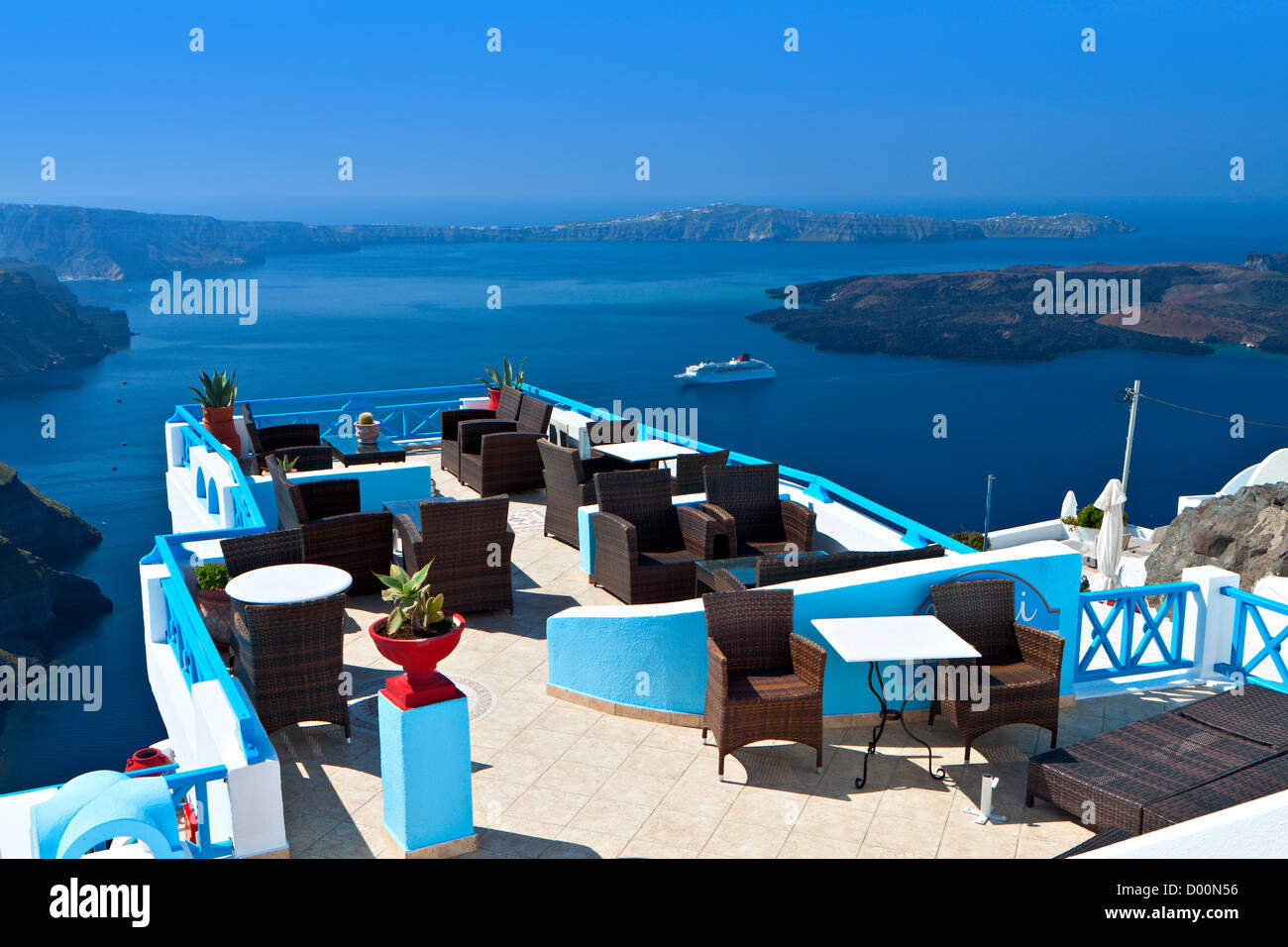Insel Santorin in der Ägäis in Griechenland. Berühmte mediterrane Sommerfrische Stockfoto