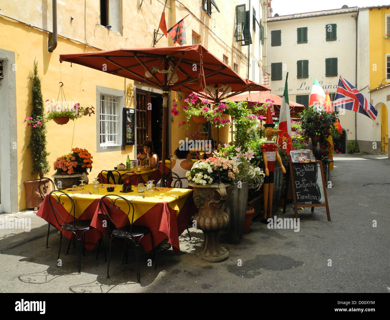 Outdoor-Restaurant Lucca Toskana Italien Stockfoto