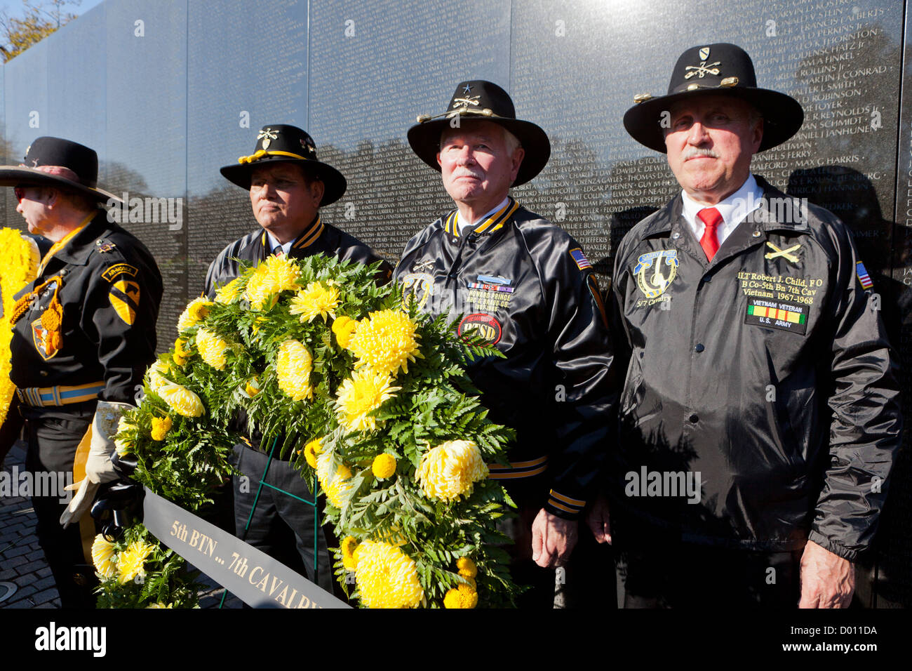 Veteranen posieren für ein Foto vor der Vietnam War Memorial - Washington, DC Stockfoto