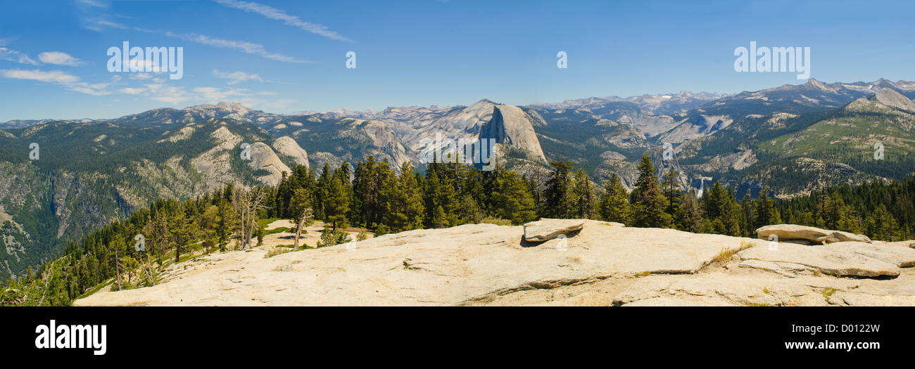 Half Dome, Yosemite-Tal und der Sierra Nevada von Sentinel Dome Stockfoto