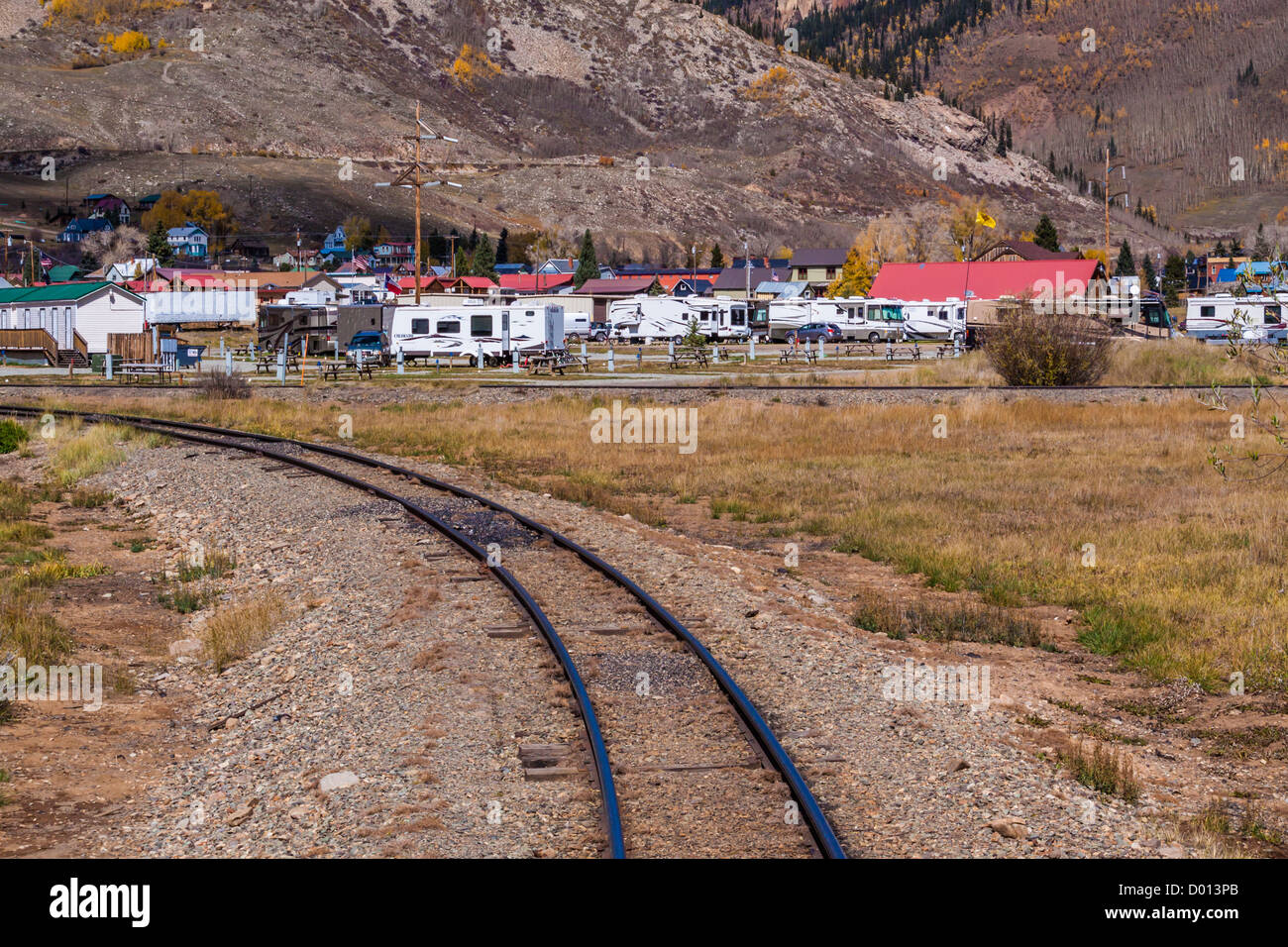 Schienen Sie in Silvterton, Colorado, auf der Durango and Silverton Narrow Gauge Railroad Linie führt. Stockfoto