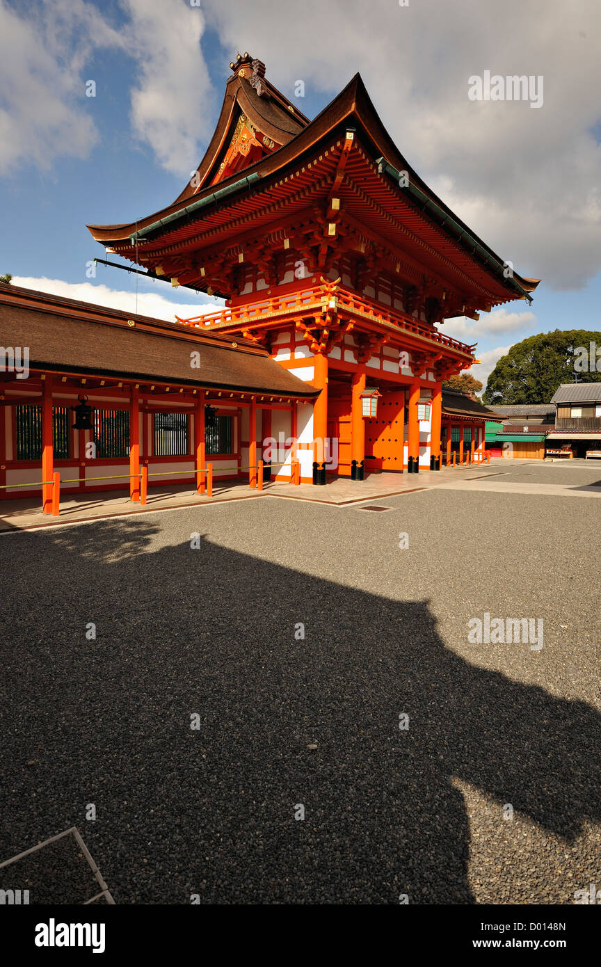 Einige der wichtigsten Hallen oder Pavillons im Fushimi Inari-Taisha-Schrein in Kyoto, Japan Stockfoto