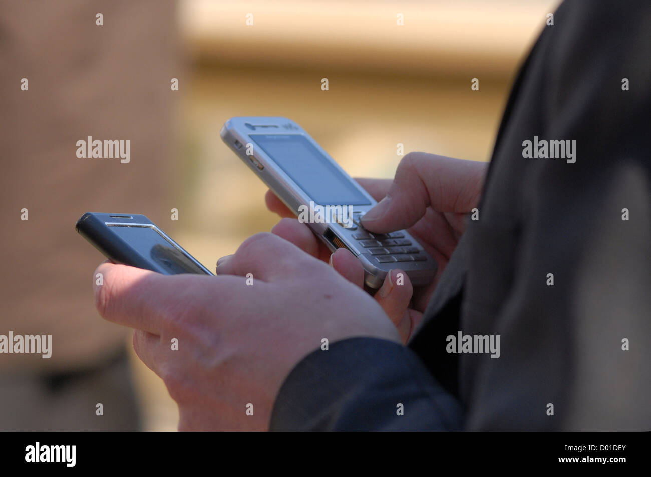 MWC, GSMA, mobile World Congress Barcelona. Detail der Hände mit Handys Stockfoto