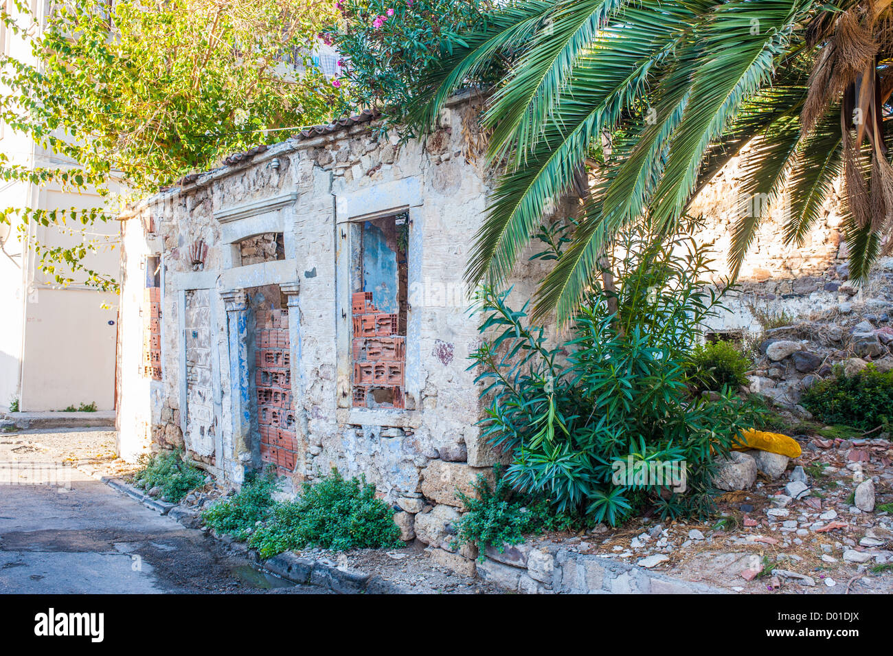 Eine Ruine eines griechischen Hauses in Foca, Türkei, solche Gebäude vor dem Abriss geschützt sind. Stockfoto