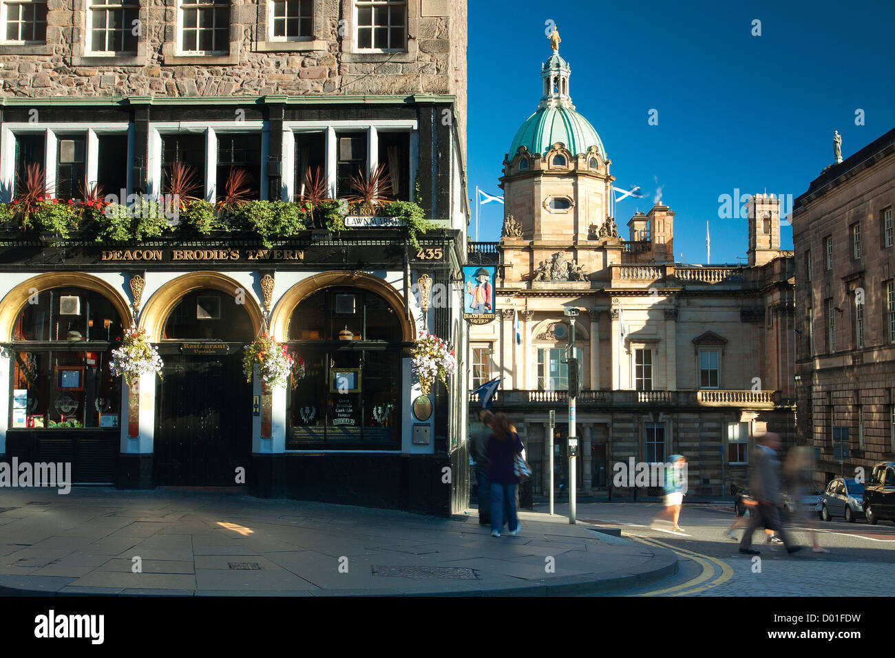 Deacon Brodie Tavern, einer Gastwirtschaft auf der Royal Mile, Edinburgh Stockfoto