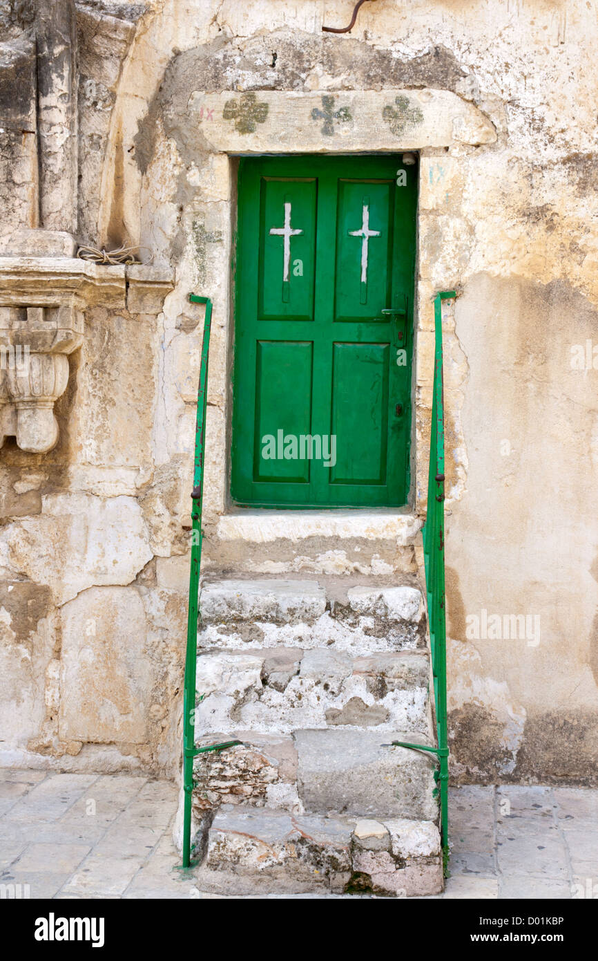 Tür im äthiopischen Kloster, Kirche des Heiligen Grabes in Jerusalem. Israel Stockfoto