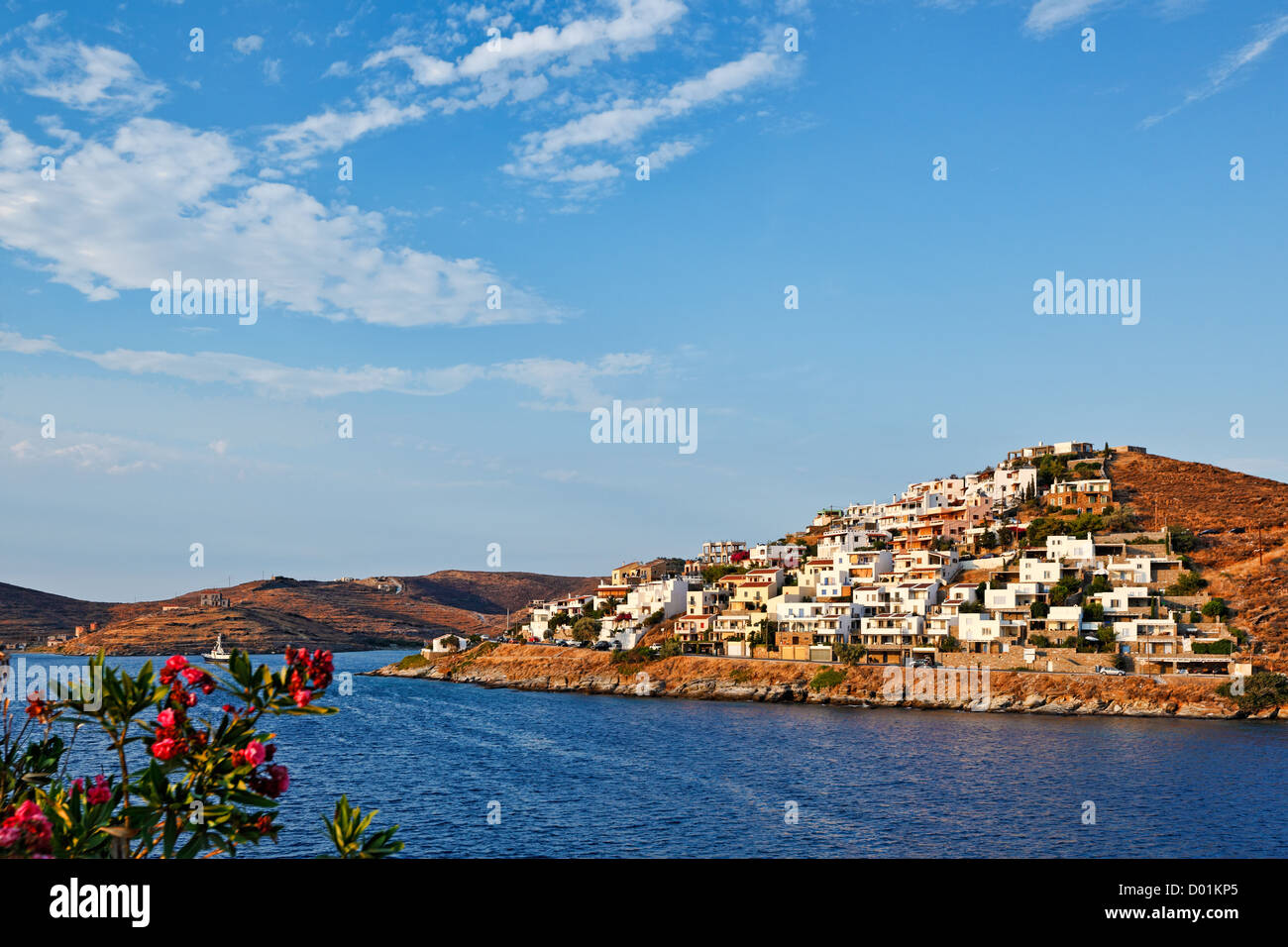Die Ansiedlung von Gialiskari baut auf einer kleinen Anhöhe in Kea Insel, Griechenland Stockfoto