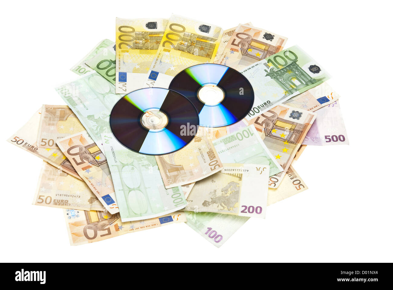 CDs mit Euro unter anderem auf weißem Hintergrund. Stockfoto