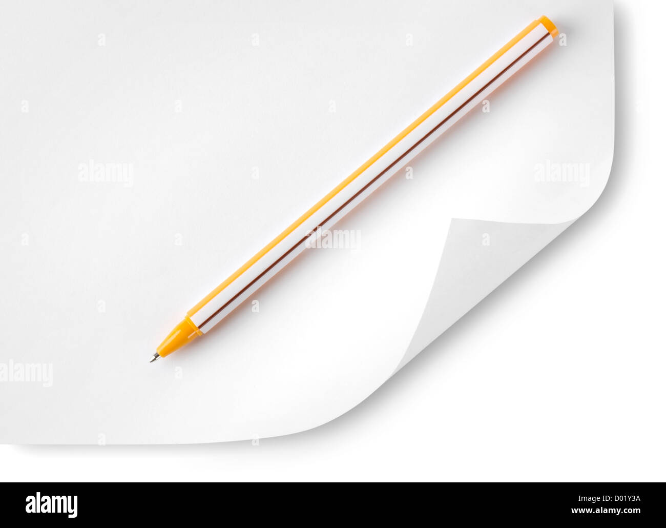 Weißes Blatt Papier und Kugelschreiber isoliert auf weißem Hintergrund. Clipping-Pfad Stockfoto