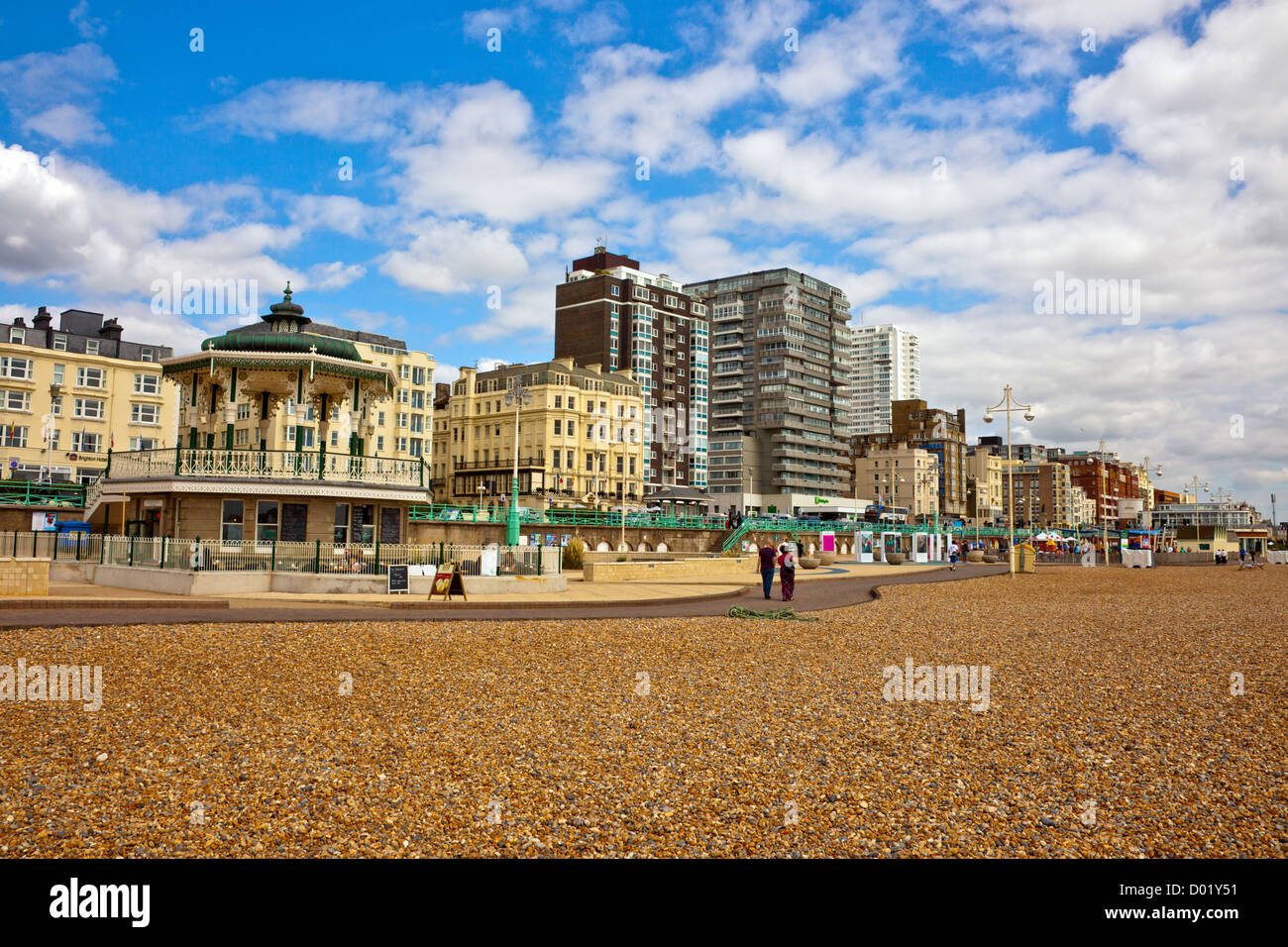 Blick nach Osten in Richtung Brighton von der Promenade in Hove, East Sussex, England, UK Stockfoto