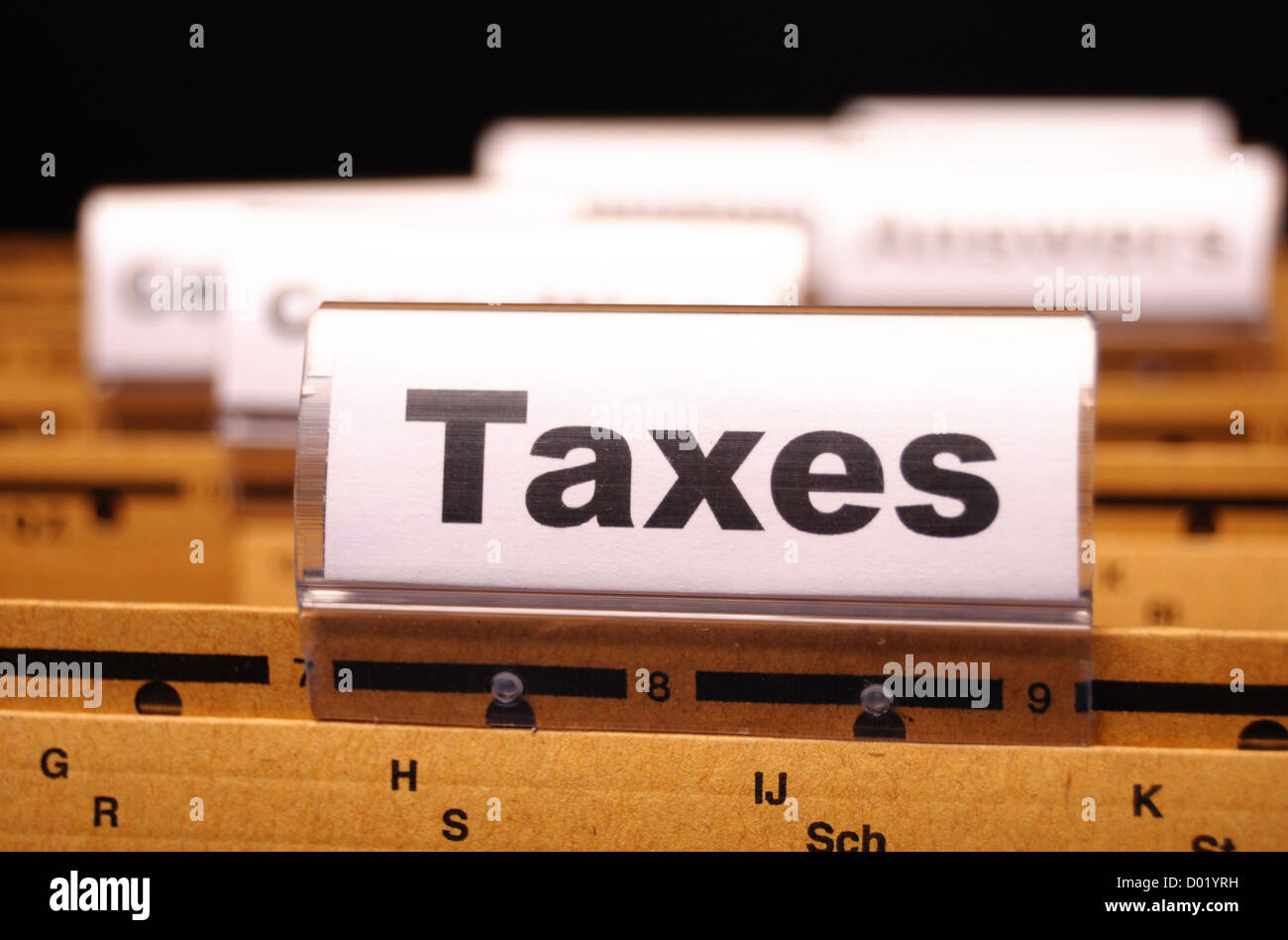 Steuern oder Steuern Konzept mit Word auf Business-Ordner-index Stockfoto