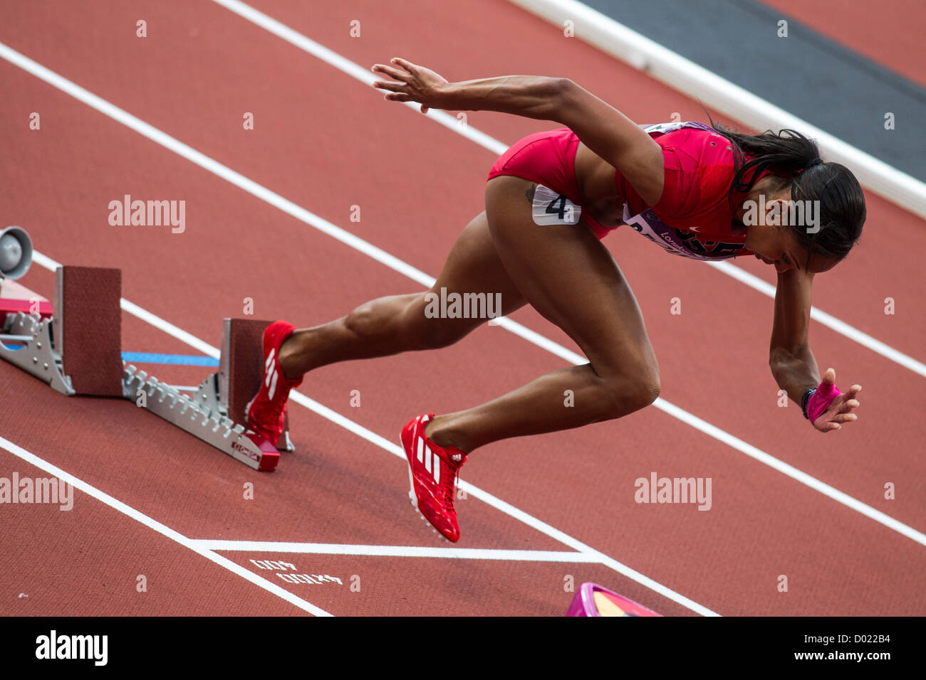 T'erea Brown (USA) im Wettbewerb mit der Frauen 400 Meter Hürden bei den Olympischen Sommerspielen 2012 in London Stockfoto