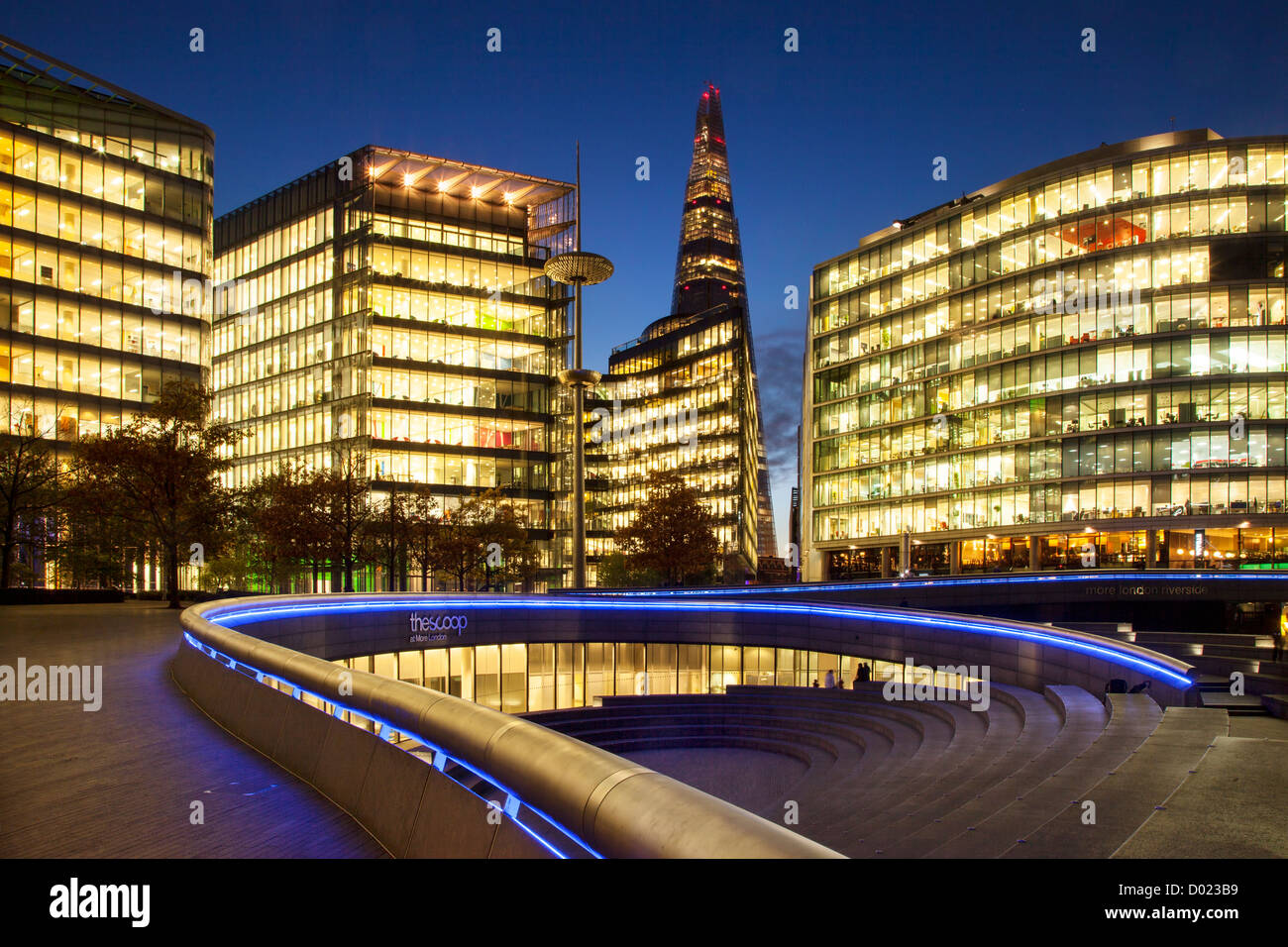 Dämmerung über die Scherbe und London Entwicklung auf der South Bank, London England, UK Stockfoto