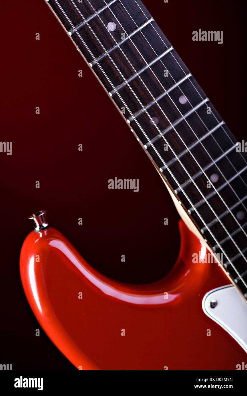 Eine Nahaufnahme der Abschaltung einer roten Gitarre Stockfoto Eine Nahaufnahme der Abschaltung einer roten Gitarre Stockfoto