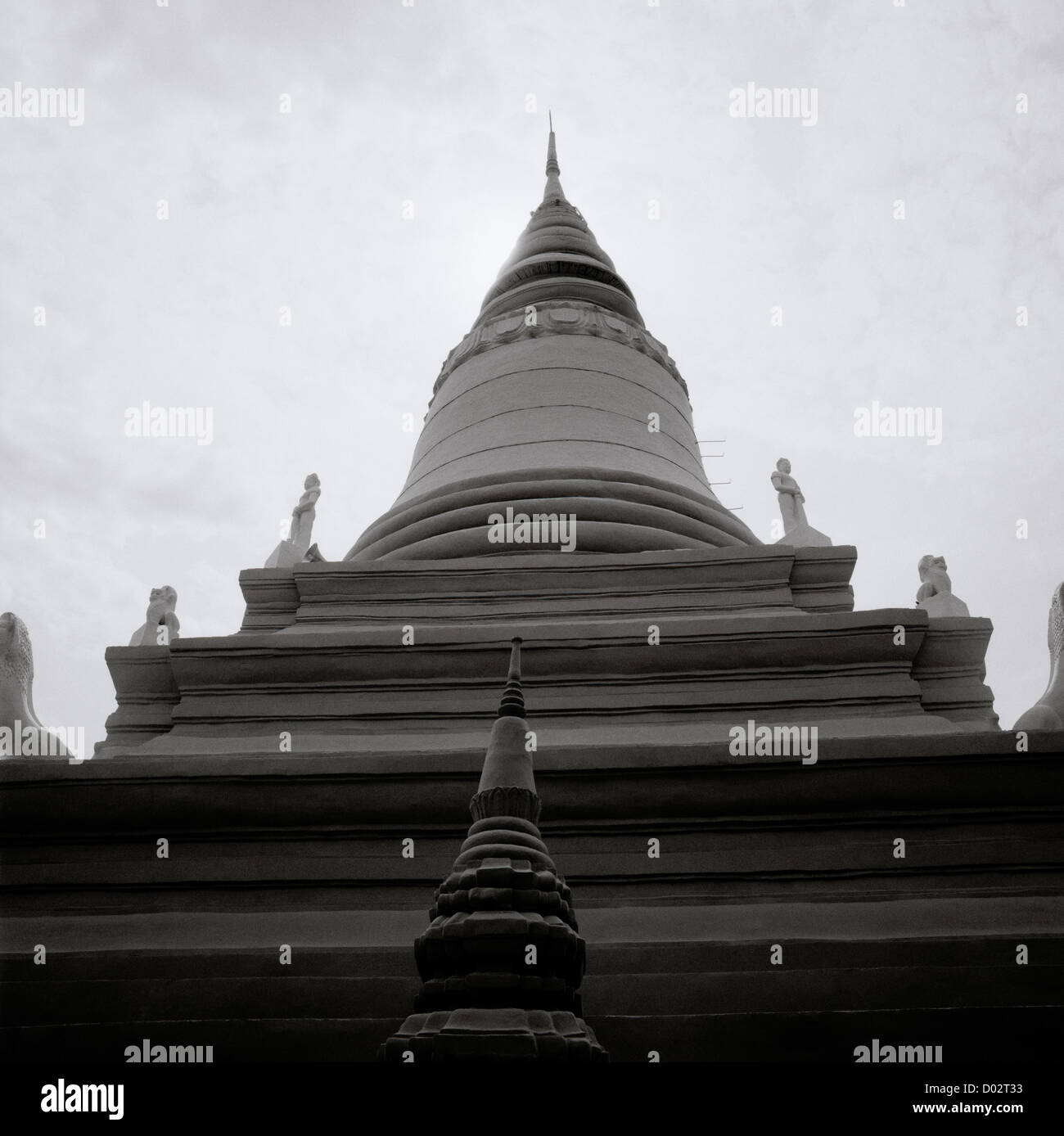 Wat Phnom Buddhistentempel in Phnom Penh in Kambodscha in Fernost-Südost-Asien. Buddhismus Religion religiöse Architektur Gebäude ätherischen Reisen Stockfoto
