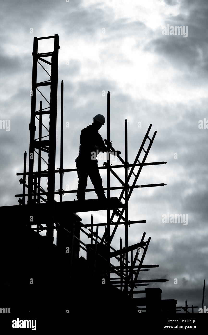 Silhouette Bauarbeiter auf Gerüsten Baustelle Stockfoto
