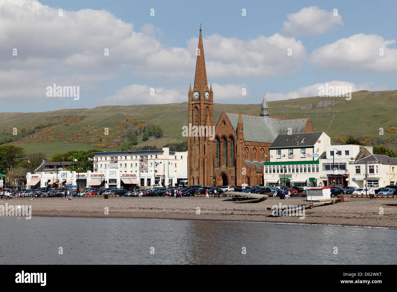 Blick in Richtung Meer und Strand in das Meer Stadt Largs in North Ayrshire, Schottland, Großbritannien Stockfoto