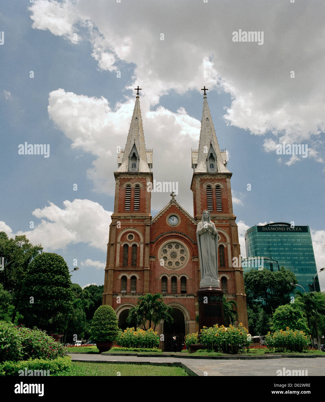 Notre Dame Cathedral Basilica in Saigon Ho Chi Minh Stadt in Vietnam in Fernost Südostasien. Christlichen Römisch-katholischen Kirche Architektur Reisen Stockfoto