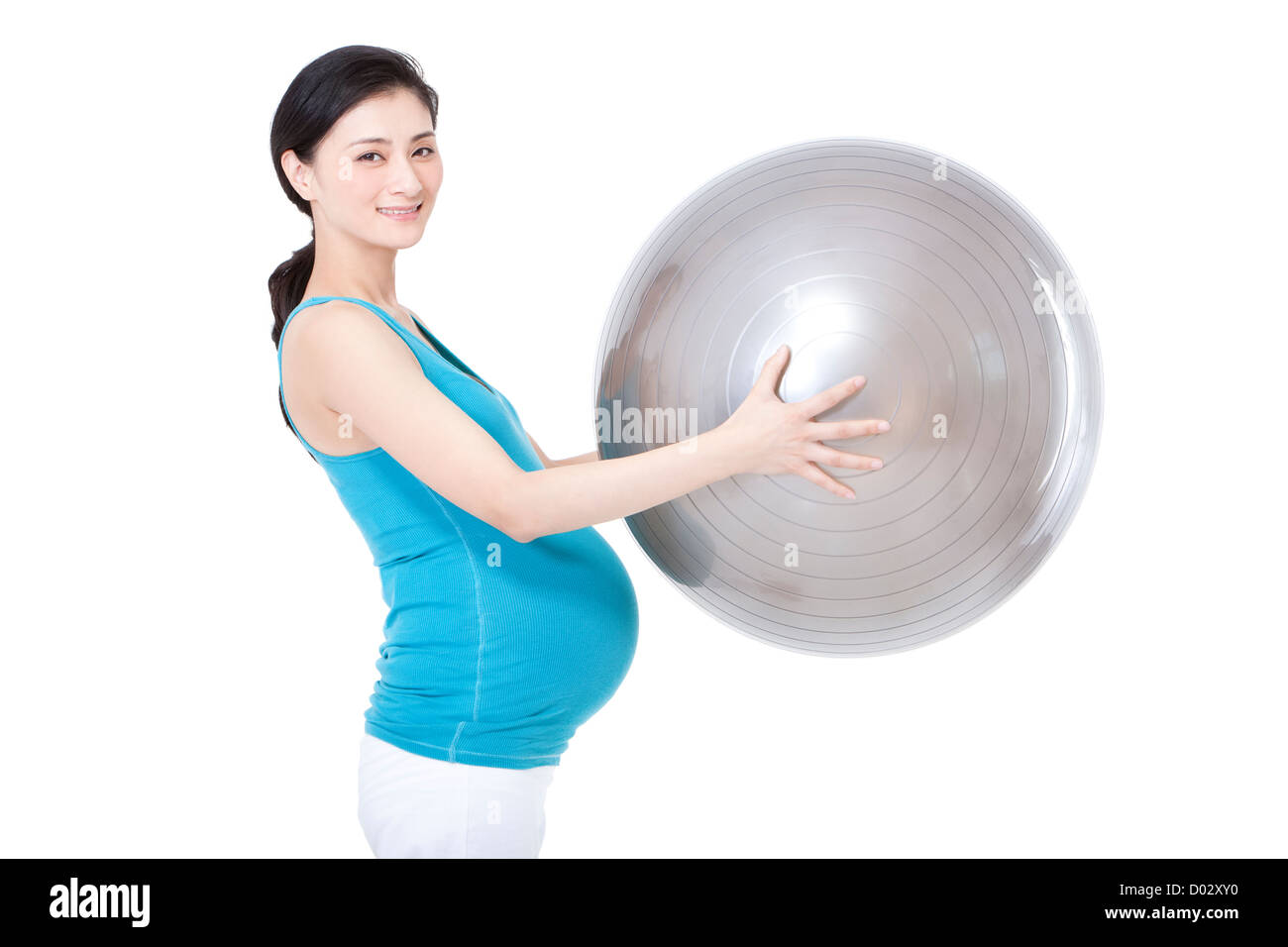 Junge schwangere Frau und Fitness-ball Stockfoto