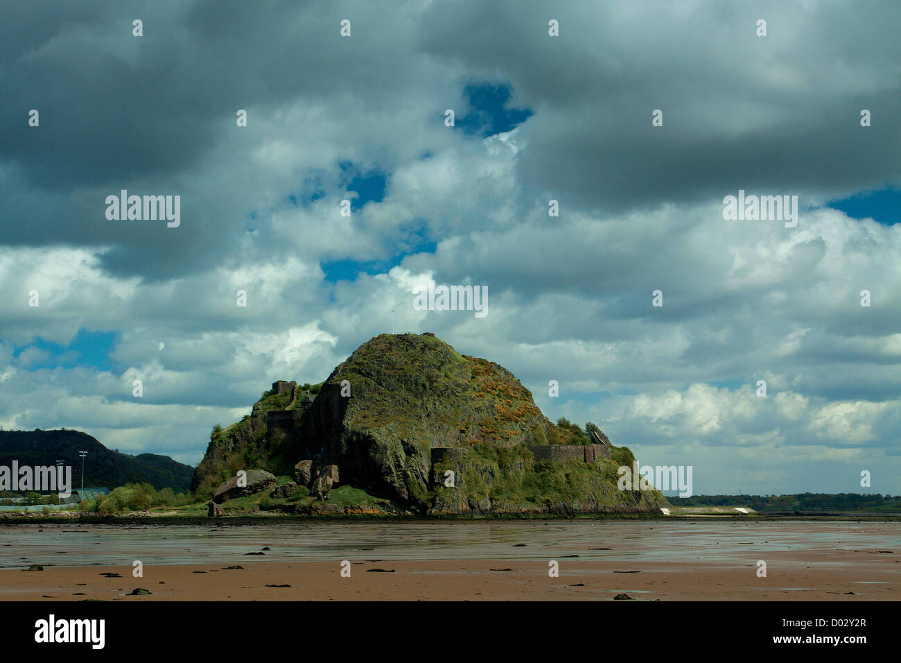 Dumbarton Rock und des Flusses Clyde vom Levengrove Park, Dumbarton Stockfoto