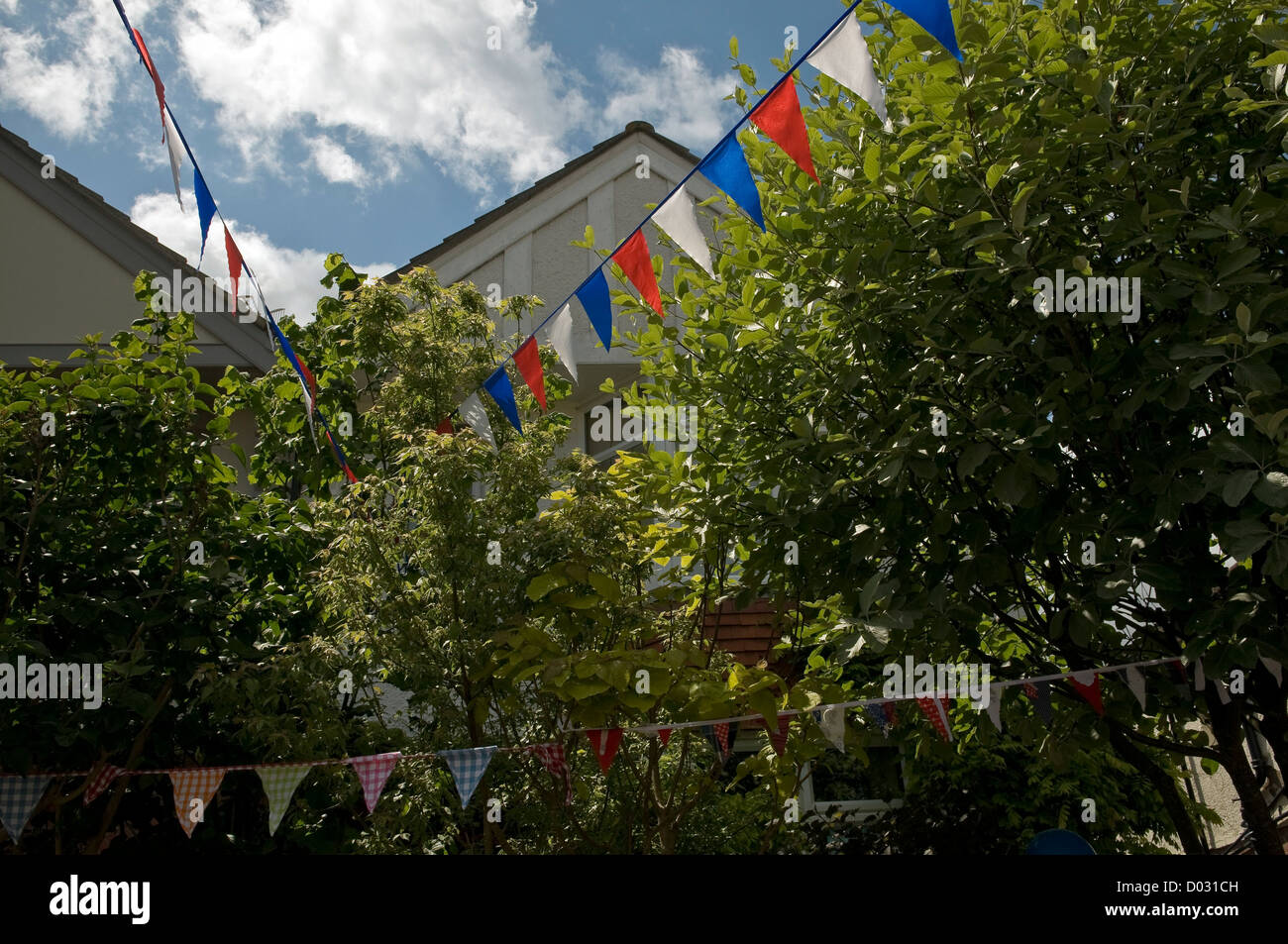 Roten, weißen und blauen Bunting zur Feier des diamantenen Thronjubiläums von Queen Elizabeth II. Stockfoto