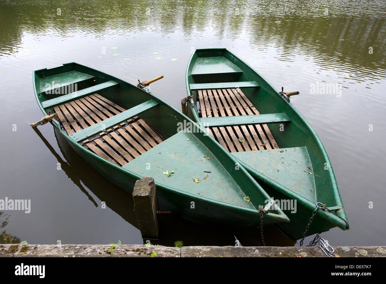 Boote in einem teich -Fotos und -Bildmaterial in hoher Auflösung – Alamy