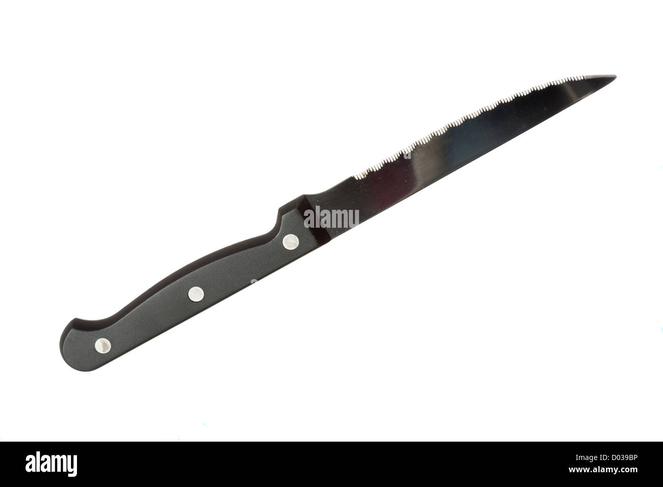 Scharfes Messer mit schwarzem Griff isoliert auf weißem Hintergrund Stockfoto