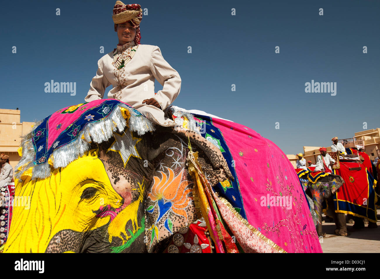 Geschmückten Elefanten Kostümfilm Amber Fort Jaipur Rajasthan Indien gesetzt Stockfoto
