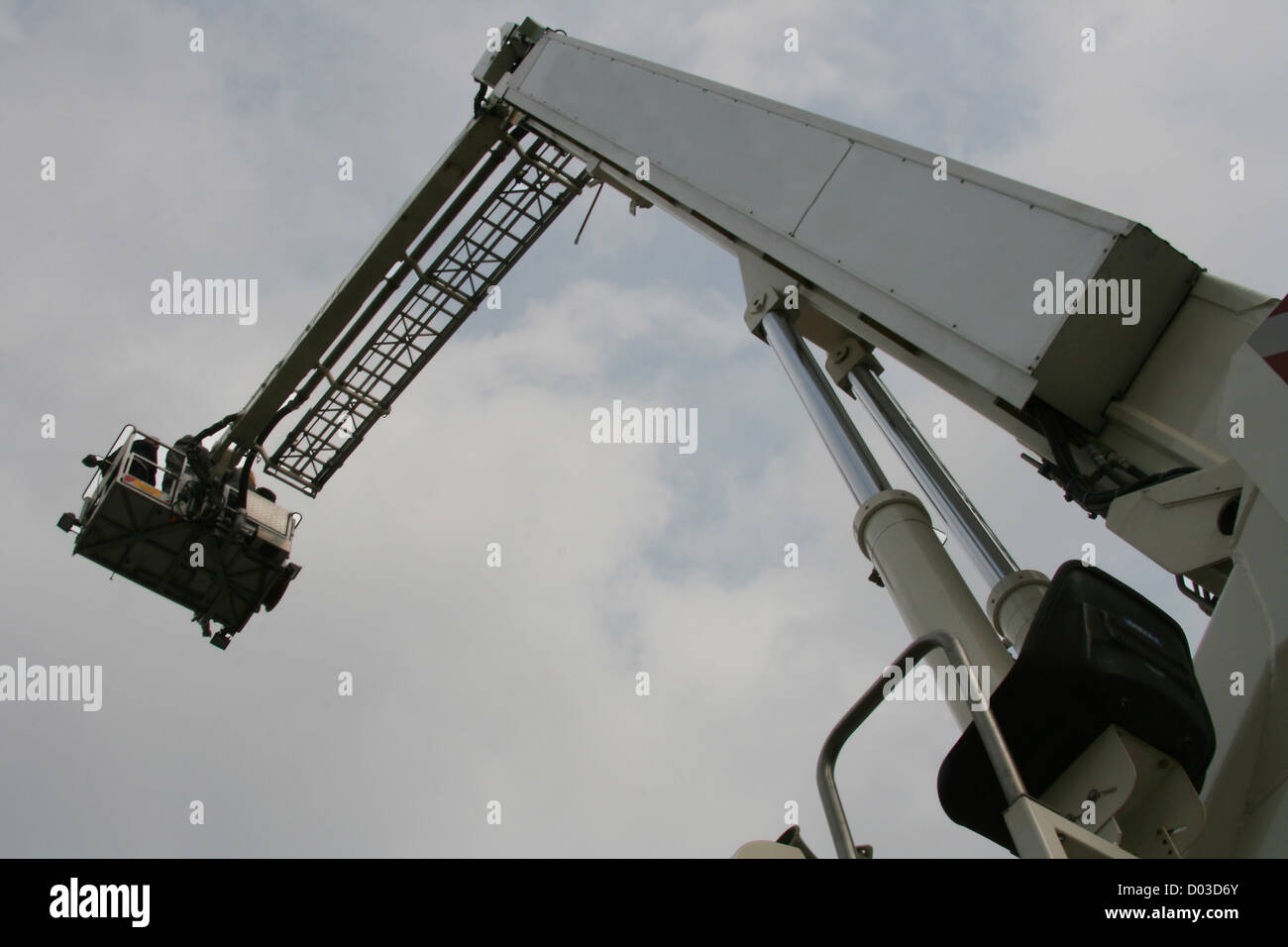 Hohen Leiter auf ein Feuerwehrauto. Stockfoto