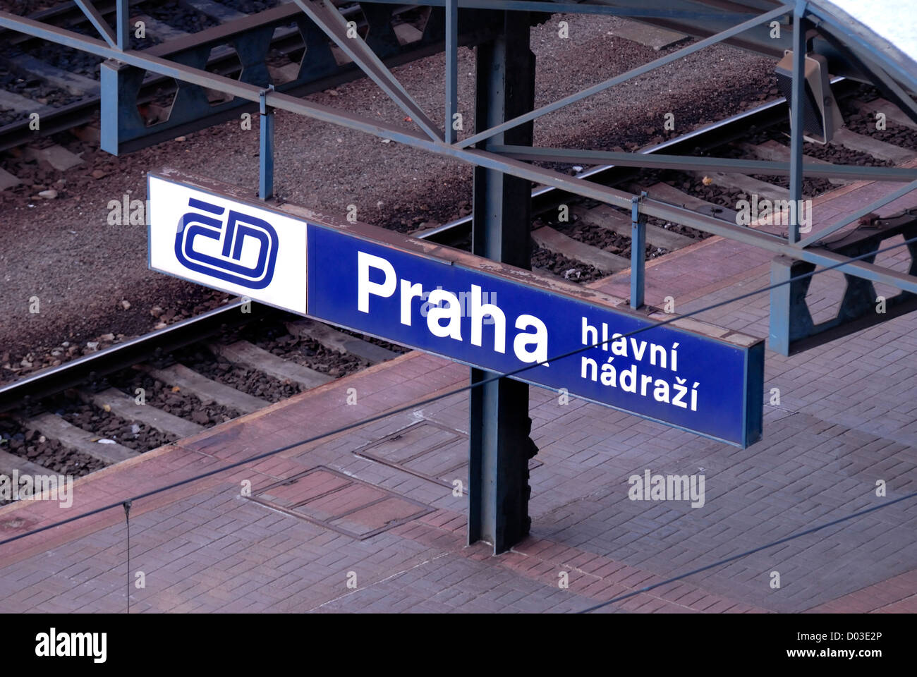Prag, Tschechische Republik. Prag Hauptbahnhof / Hlavni Nadrazi. Leere Plattform Stockfoto