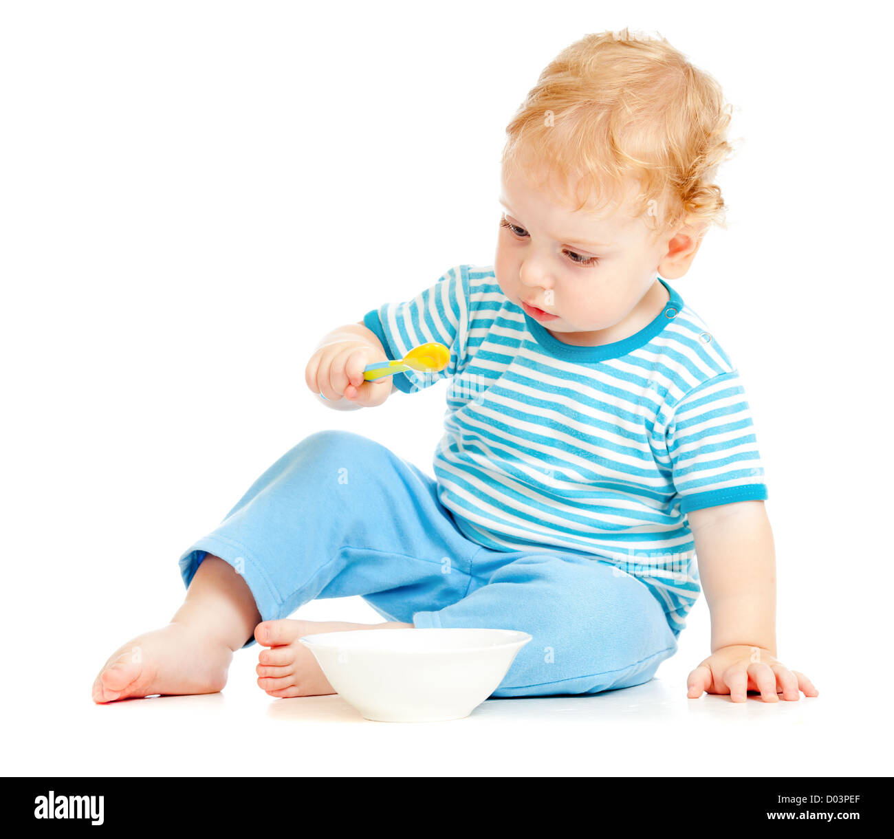 Kind oder Kind Essen vom Teller mit Löffel Stockfoto